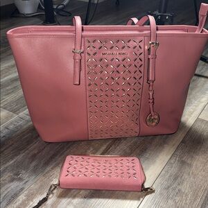 MICHAEL Michael Kors
Voyager Large Hotfix Leather Tote and wallet